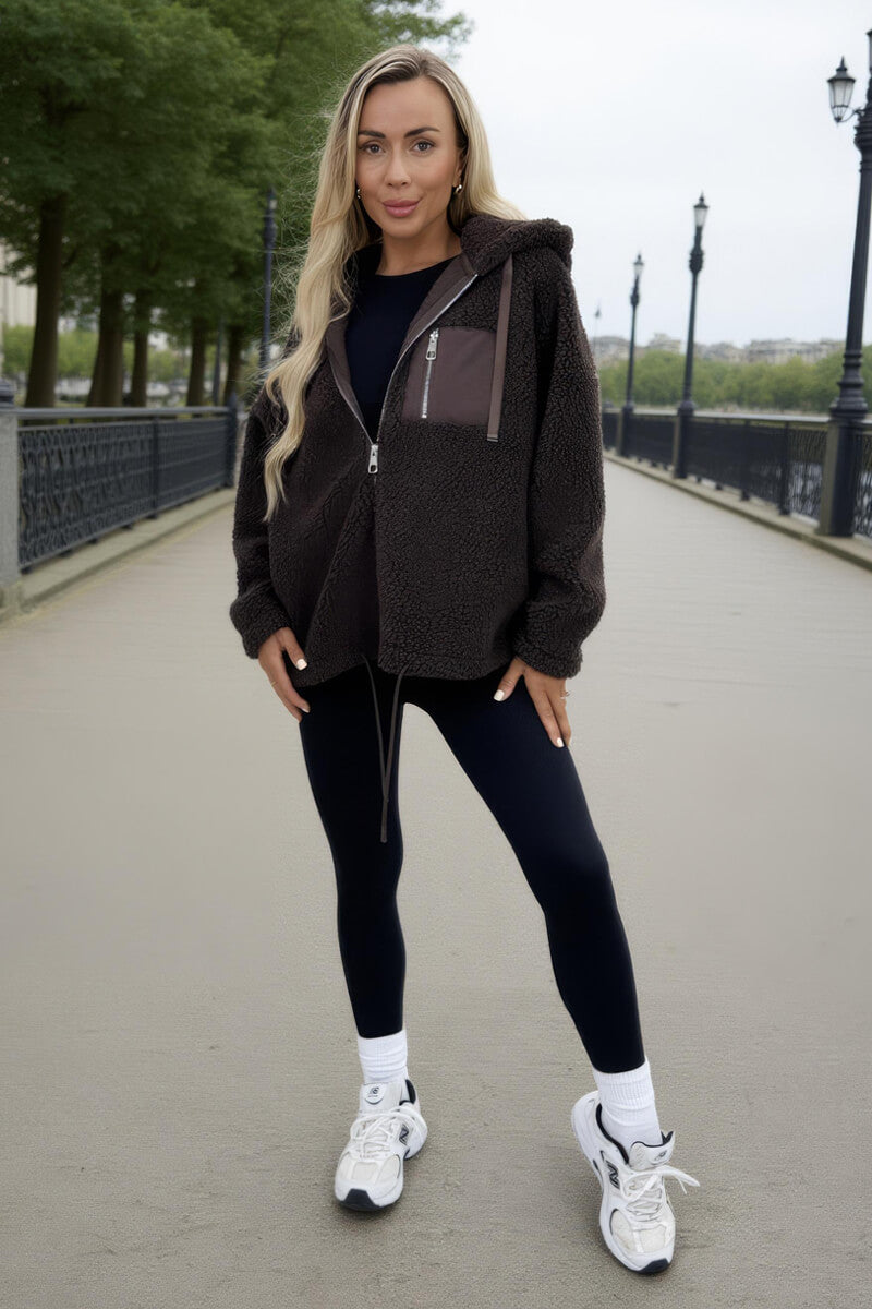 1758907262_POLLYCHOC%202.jpg