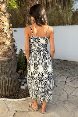1768481933_Black-And-White-Border-Print-Strappy-Cut-Out-Midi-Dress-5.jpg