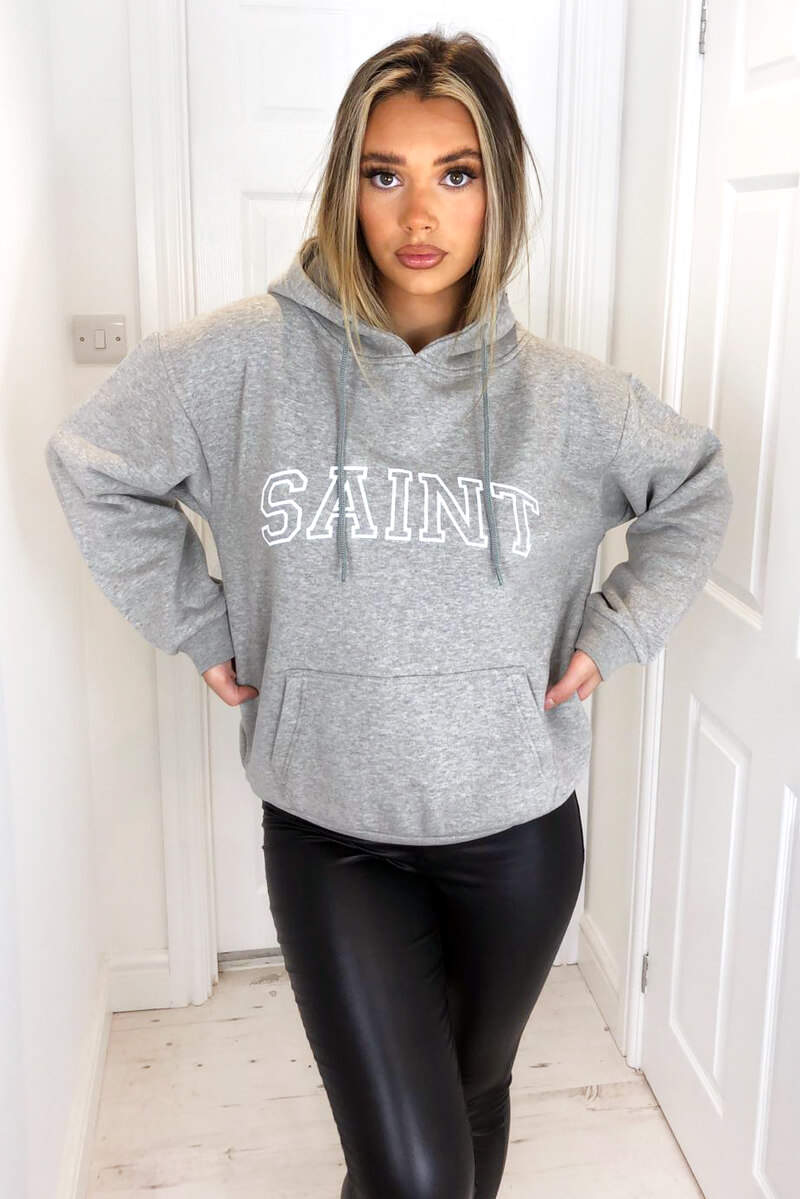 Oversized hoodie outfits hotsell