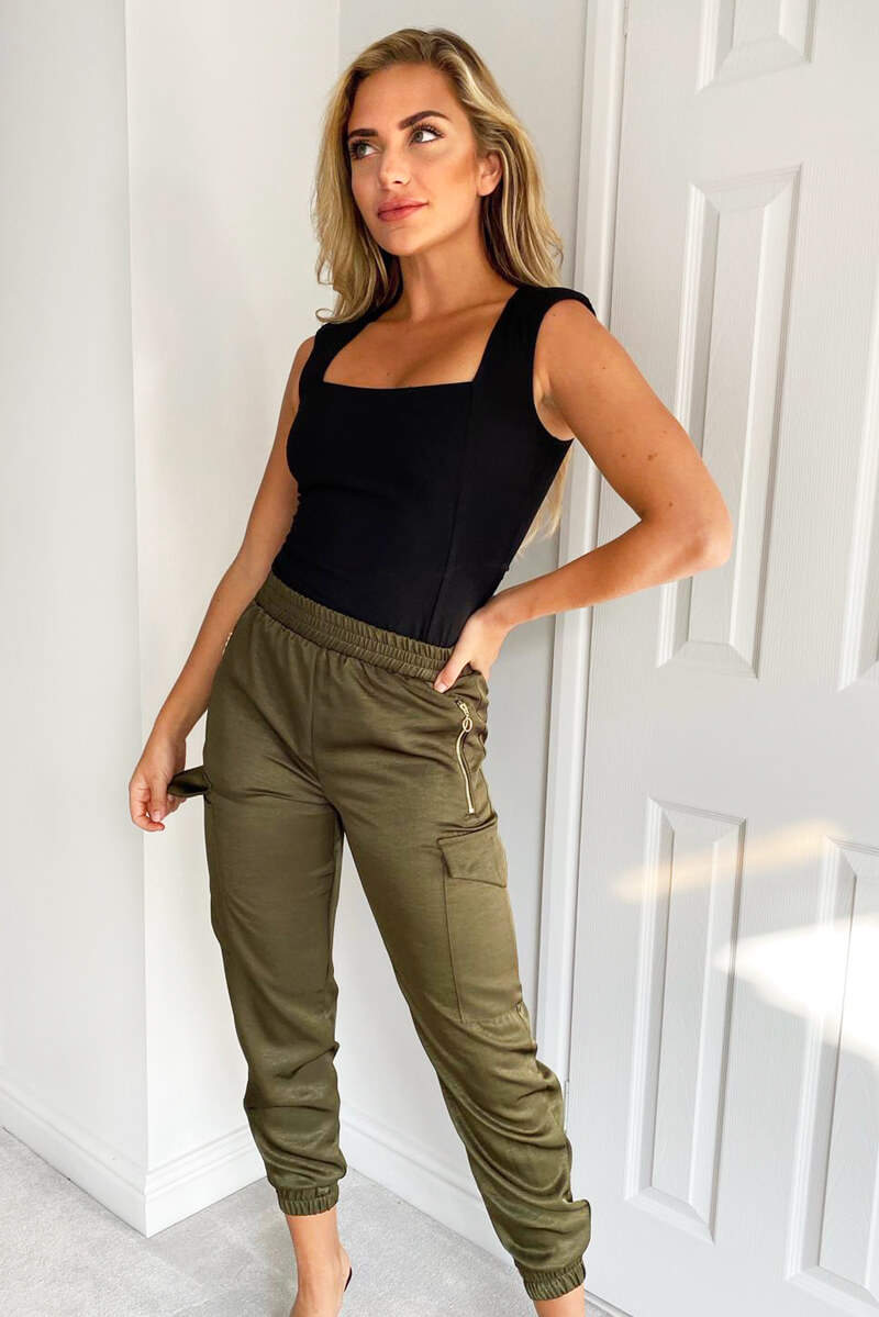 Dark Green Cargo Pants with White Shoes Outfits (166 ideas & outfits) |  Lookastic